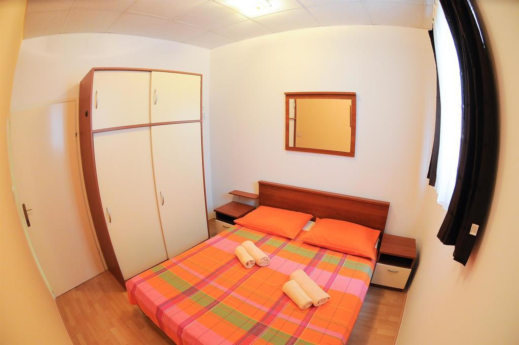 Apartments Marija Petricevic Podstrana Quarto foto