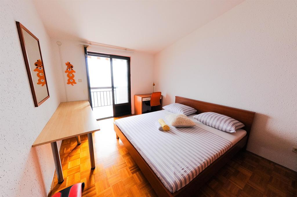 Apartments Marija Petricevic Podstrana Quarto foto