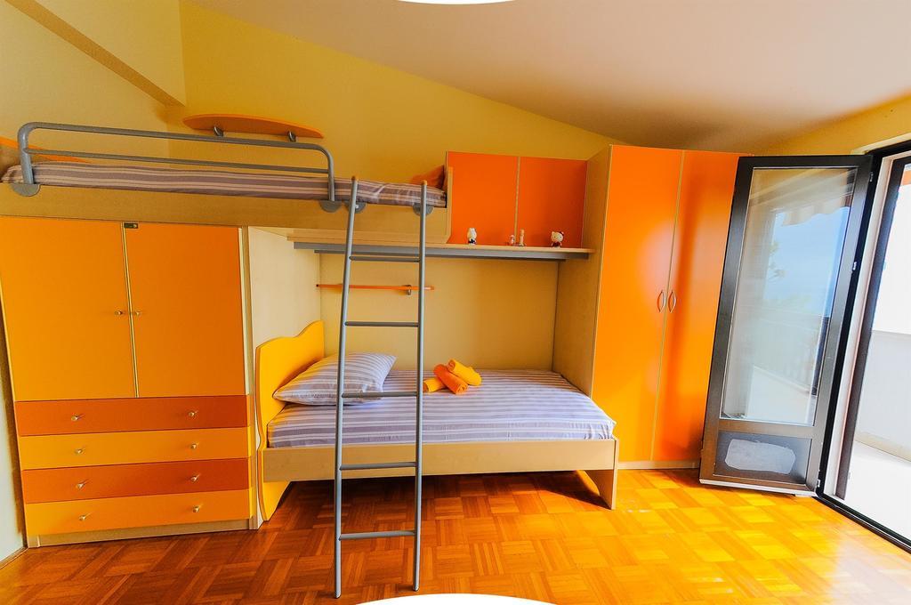 Apartments Marija Petricevic Podstrana Quarto foto