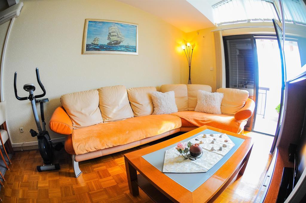 Apartments Marija Petricevic Podstrana Quarto foto