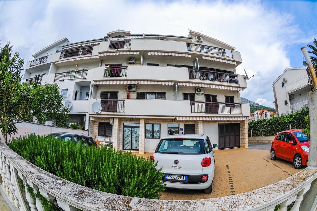 Apartments Marija Petricevic Podstrana Quarto foto
